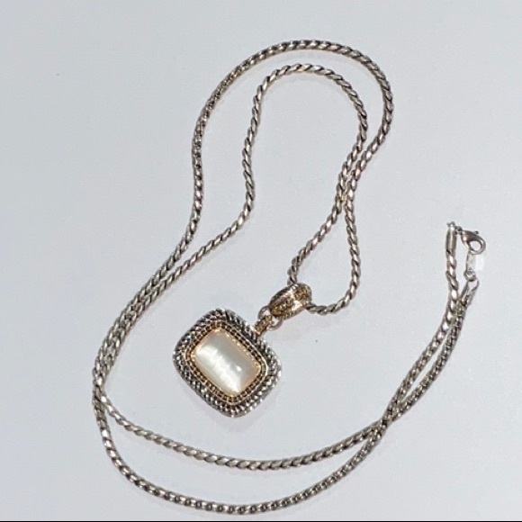 Avon SP Gold and Silver Tone Metal Pendant With Faux Mother of Pearl Long Chain - Picture 2 of 12